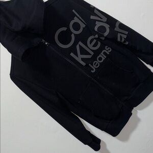 Calvin Klein🫐 boy hooie size medium black (10/12)